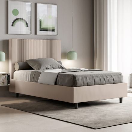 Säng 140x200 cm med sänggavel dekorerad med vertikala linjer Made in Italy - Pattini Viadurini