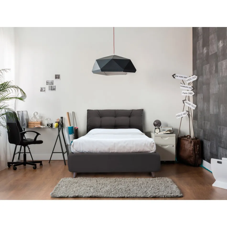 Säng i full storlek med vadderad sänggavel och fötter Made in Italy - Aaron Viadurini