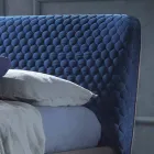 Dubbelsäng med stoppad låda i Corolle tyg av Bolzan Viadurini