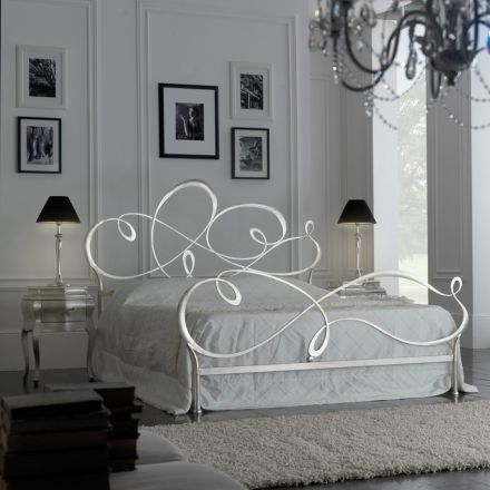 Dubbelsäng med matchande fotbräda, madrass och 2 sängbord - Nebbia Viadurini