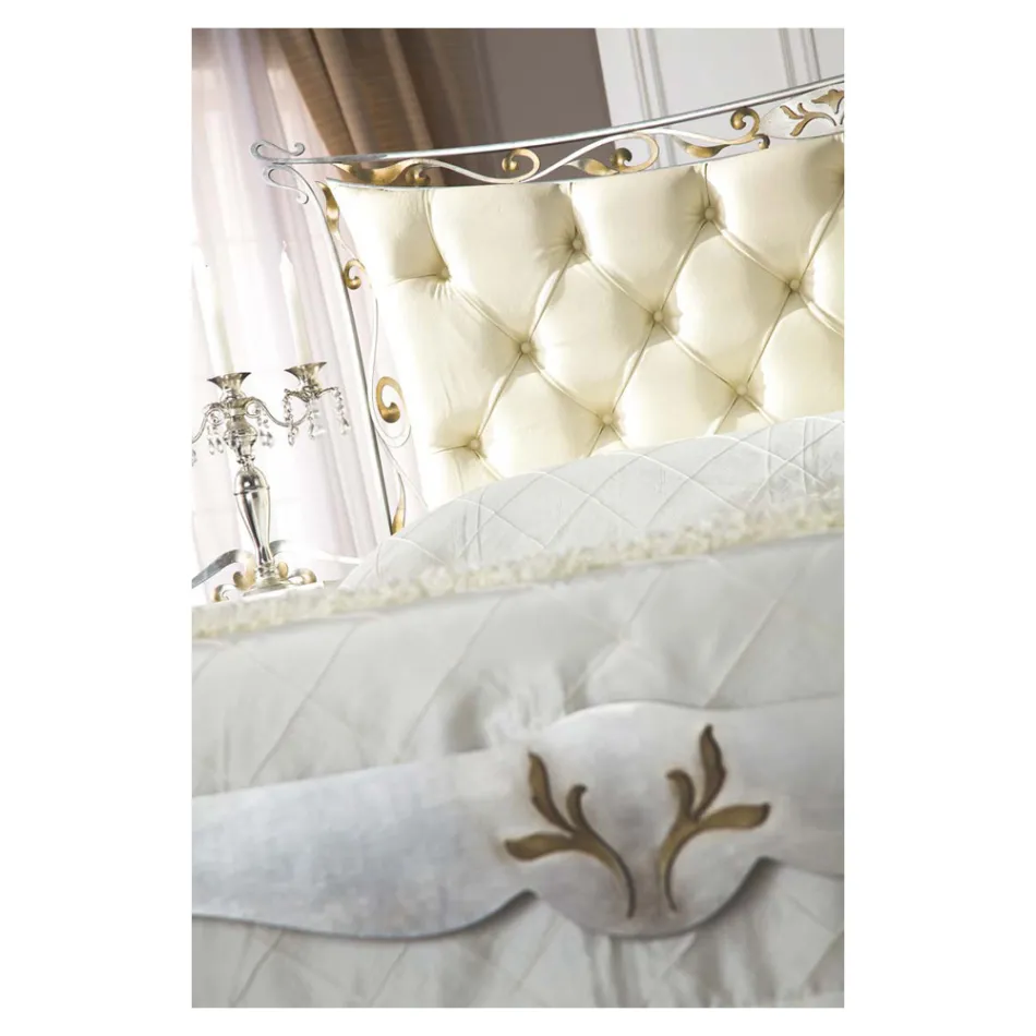 Klassisk stil dubbelsäng i järn och läder Made in Italy - King Viadurini