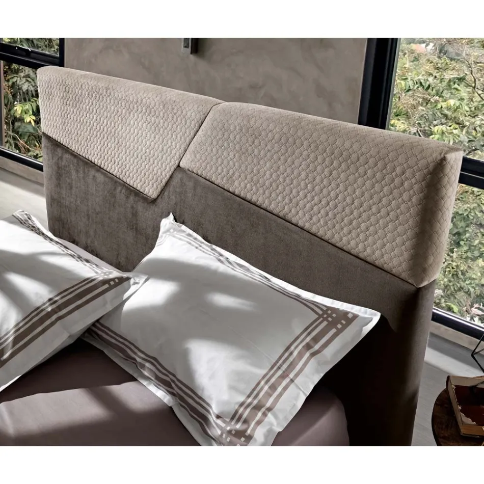 Modern design dubbelsäng med veckad eller quiltad sänggavel - Alano Viadurini