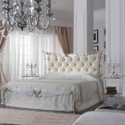Dubbelsäng i äkta läder komplett med madrass och 2 sängbord - King Viadurini
