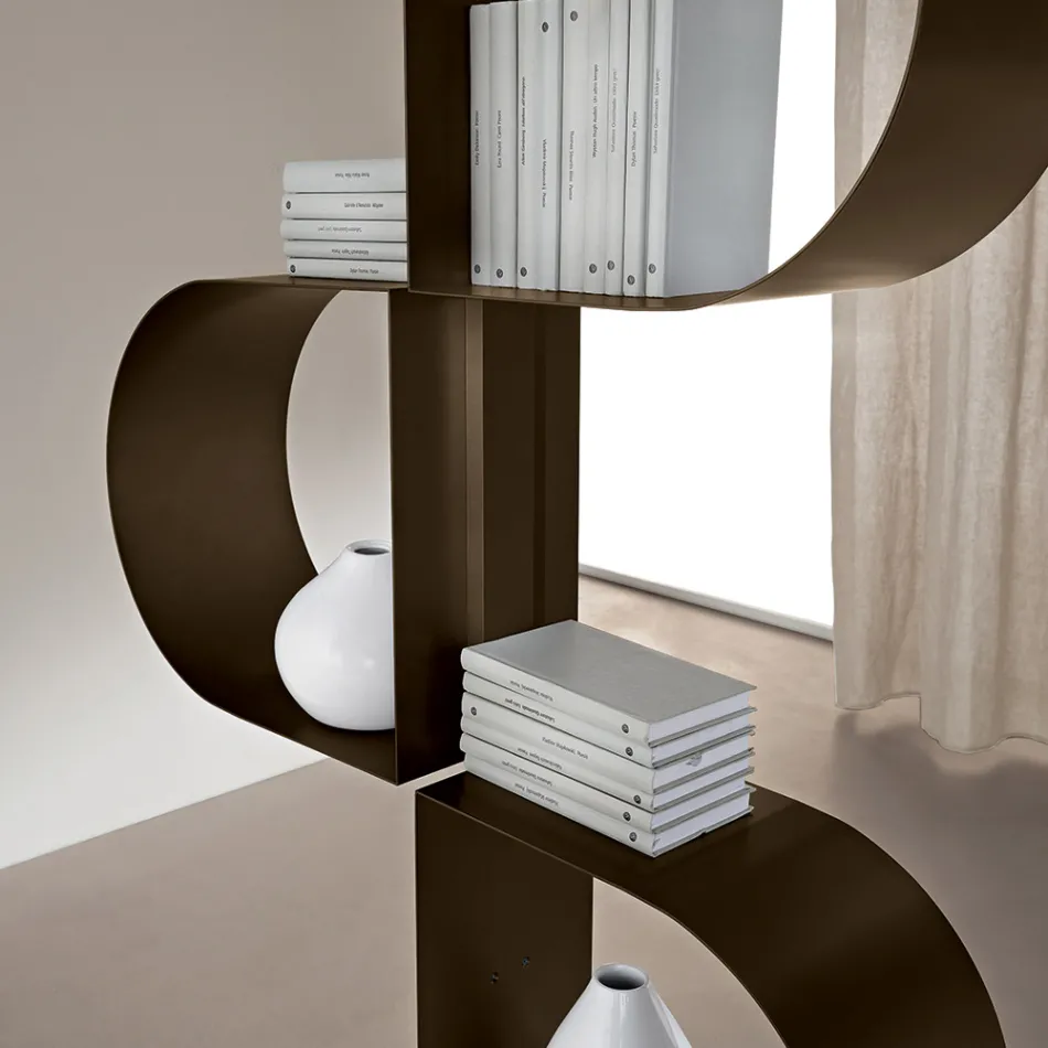 Fatima målad metall vertikal bokhylla med justerbara ben Viadurini