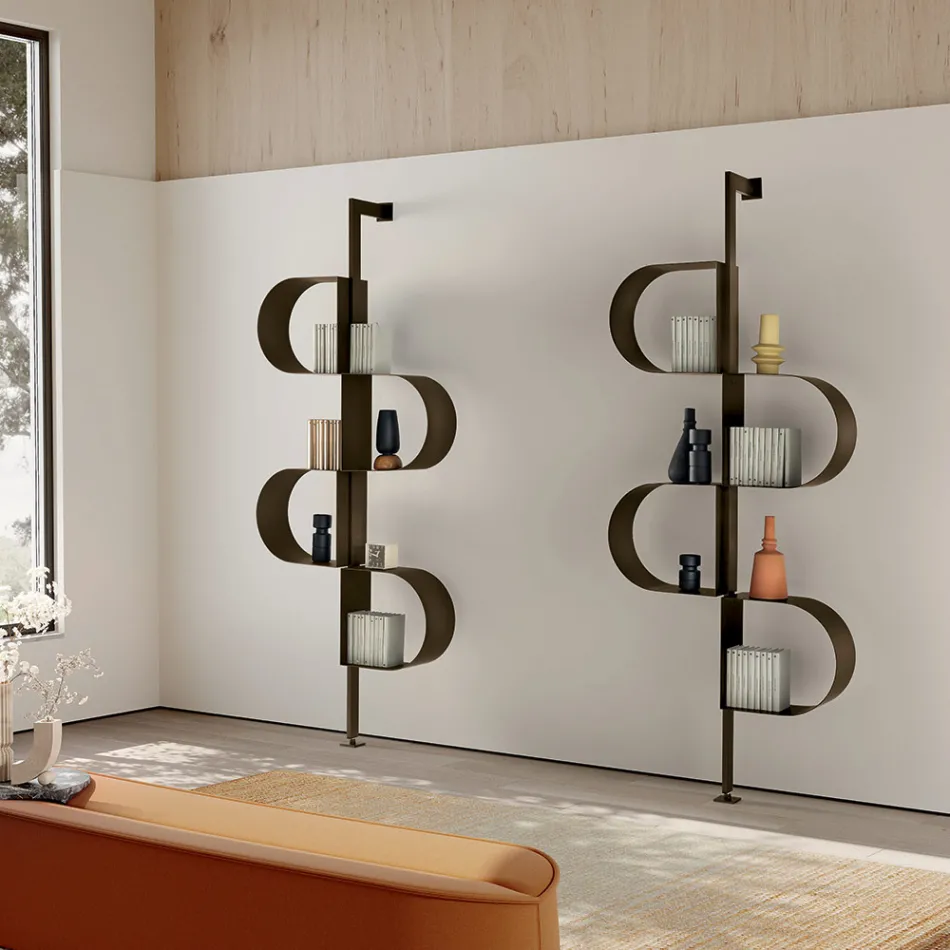 Fatima målad metall vertikal bokhylla med justerbara ben Viadurini