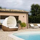 Trädgårdssolstol med kapell i polyrattan - Colin Viadurini