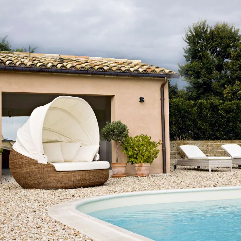 Trädgårdssolstol med kapell i polyrattan - Colin Viadurini