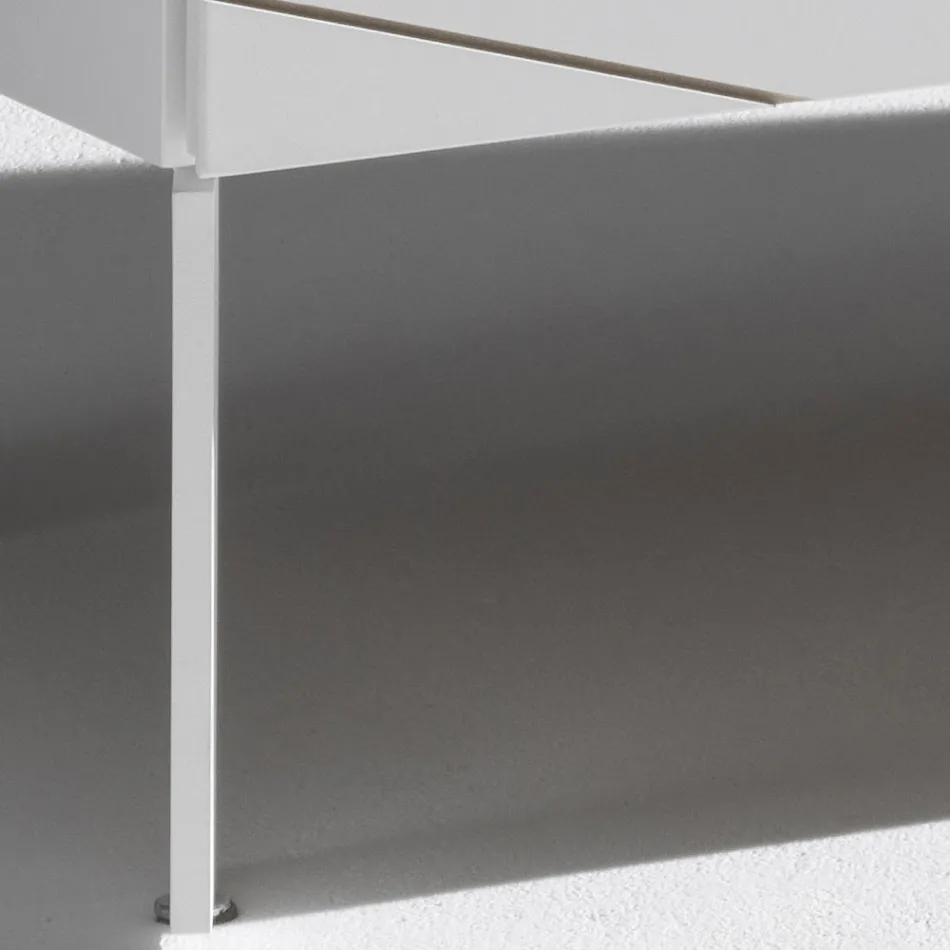 Skänk med 3 dörrar i målat träagglomerat - Ariete Viadurini