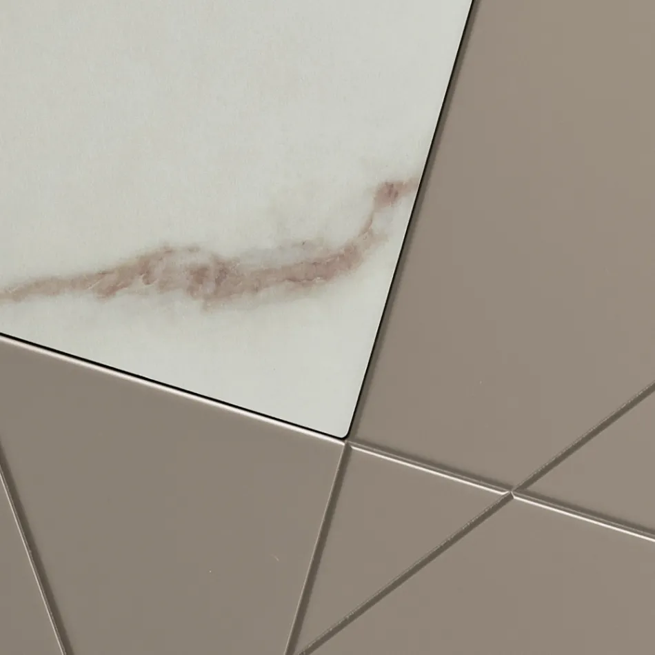 Skänk med 4 dörrar i lackerad MDF med pantograf och glasinsatser i marmoreffekt - Danila Viadurini