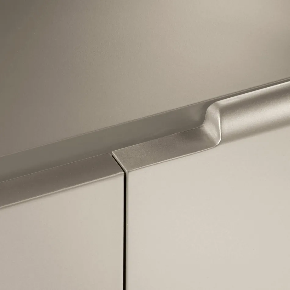 Vardagsrumsskänk med 3 dörrar i nickelfinish Made in Italy - Foglio Viadurini