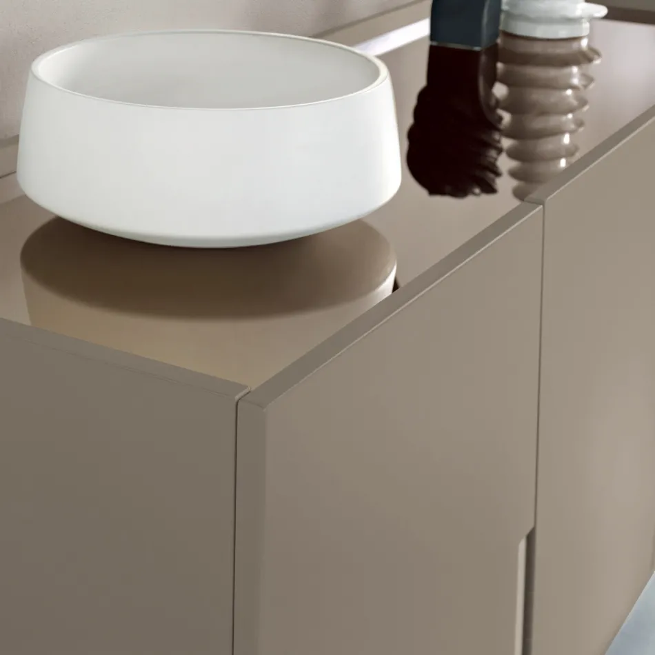 Vardagsrumsskänk med 3 dörrar i lackerad MDF Tillverkad i Italien - Elena Viadurini