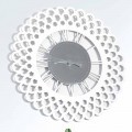 Vit träväggklocka Stor och modern blommig design - Gerbera