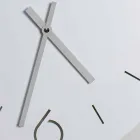 Vit väggklocka i klassisk design i runt trä - Septimius Viadurini