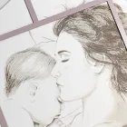 Lasergraverad panel med kvinna och barn gjord i Italien - Harald Viadurini