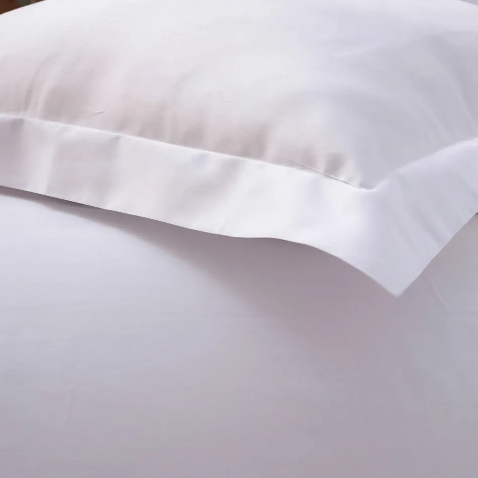 Påslakanset 100 % bomull satin med 2 örngott tillverkat i Italien - fluffigt Viadurini