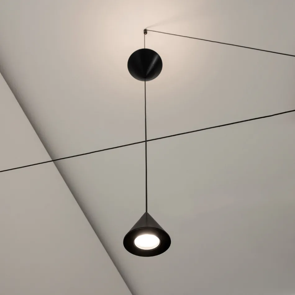 Golvlampa i svart aluminium och dubbel kon Minimal Design - Mercado Viadurini