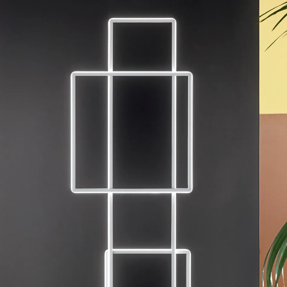 Design LED golvlampa i guld eller silvermålad metall - Formell Viadurini