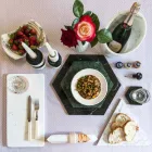 Sexkantig serveringsplatta i vit Carrara-marmor eller svart marquinia - Ludivine Viadurini