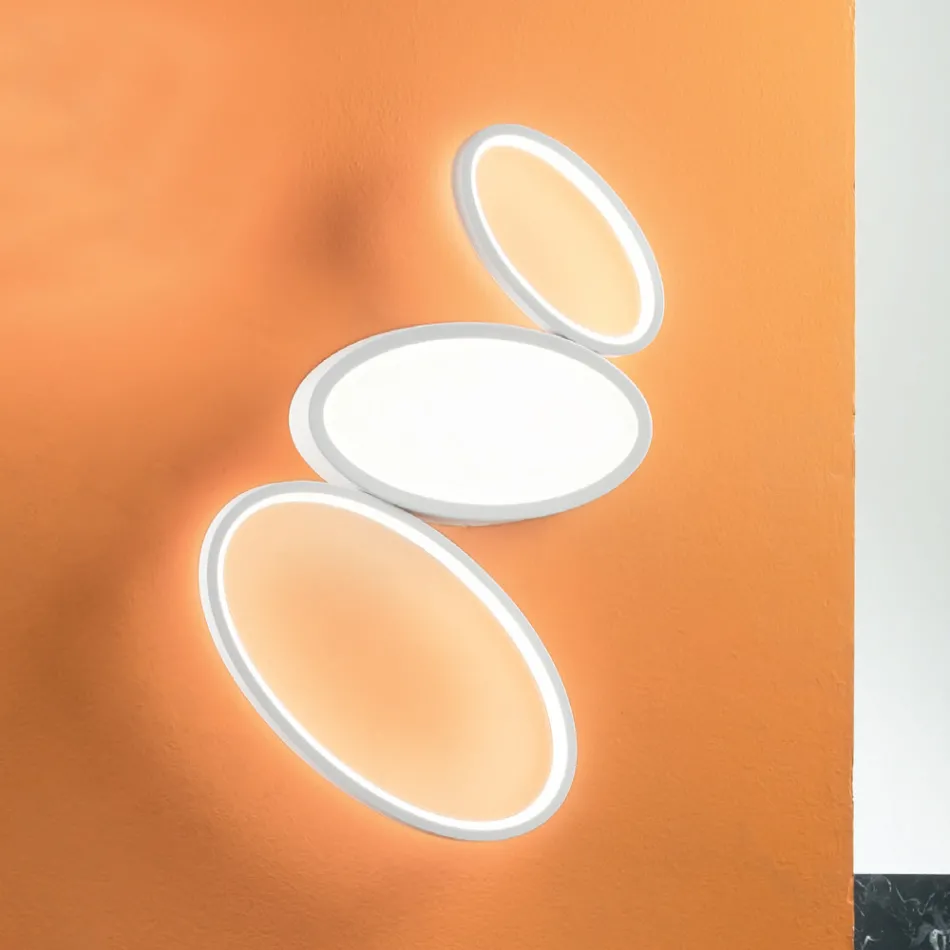 Modern dimbar LED-taklampa i vit eller guldmetall - Raissa Viadurini