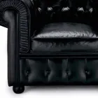 Klassisk fåtölj täckt i läder med träfötter tillverkade i Italien - Idra Viadurini