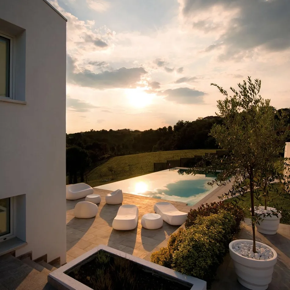 Design utomhusfåtölj i färgad polyeten Tillverkad i Italien - Ervin Viadurini