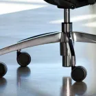 Ergonomisk svängbar kontorsstol med hjul och nackstöd - Gimiglia Viadurini