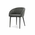 Vadderad stol med bas i mink eller grafitlackerat stål - Tagata