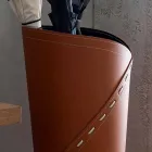 Modernt paraply står i regenererat Katrina läder, tillverkat i Italien Viadurini