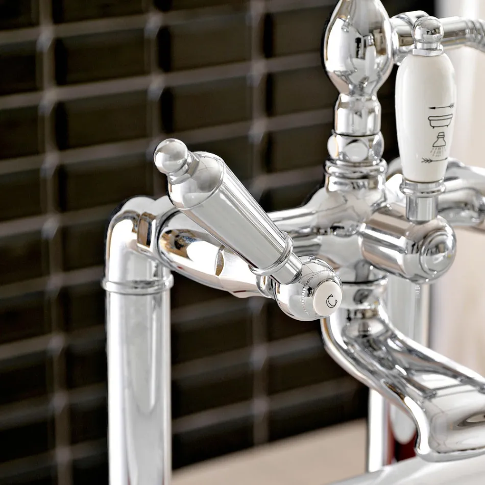 Golvstående badkarskran med handdusch i mässing tillverkad i Italien - Noriana Viadurini