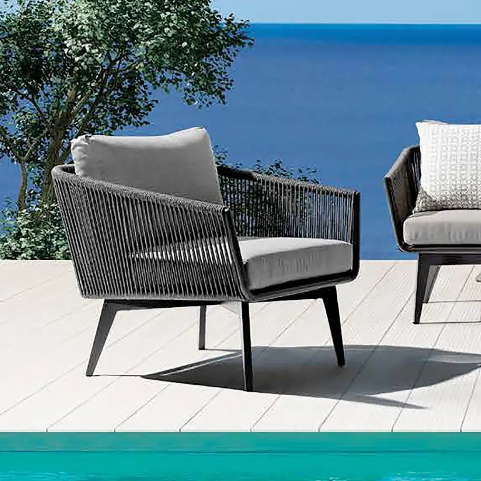 Vardagsrum som består av 2- eller 3-sits soffa, fåtöljer och soffbord - Elios Viadurini