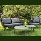 Vardagsrum som består av soffa, fåtöljer och 2 soffbord i aluminium - Yuma Viadurini