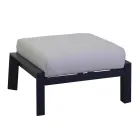 Vardagsrum bestående av soffa, soffbord och fåtöljer med fotstöd - Anslagstavla Viadurini