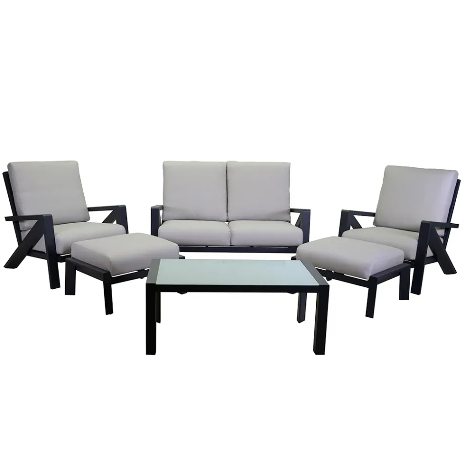 Vardagsrum bestående av soffa, soffbord och fåtöljer med fotstöd - Anslagstavla Viadurini