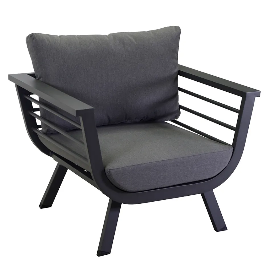 Vardagsrum utomhus bestående av 2 fåtöljer och 1 soffbord - Righello Viadurini