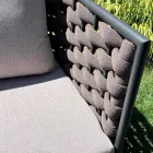 Utevardagsrum med soffa, fåtölj och rektangulärt soffbord - Maskros Viadurini