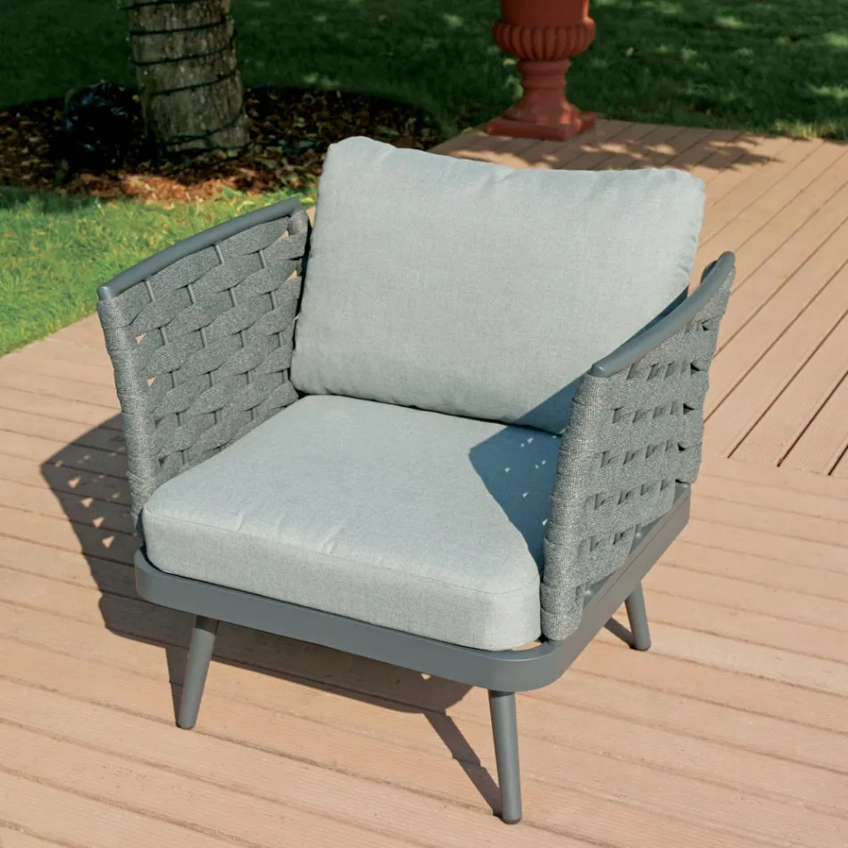 Vardagsrum utomhus med soffbord i aluminium i olika färger - Harmony Viadurini