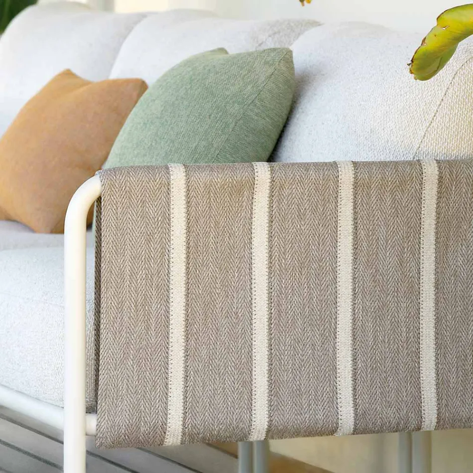 Vardagsrum med trädgård i galvaniserad metall och tygkuddar - Sognando Viadurini