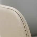 Matstol med armstöd i isfärgat läder Tillverkad i Italien - Lyanne Viadurini