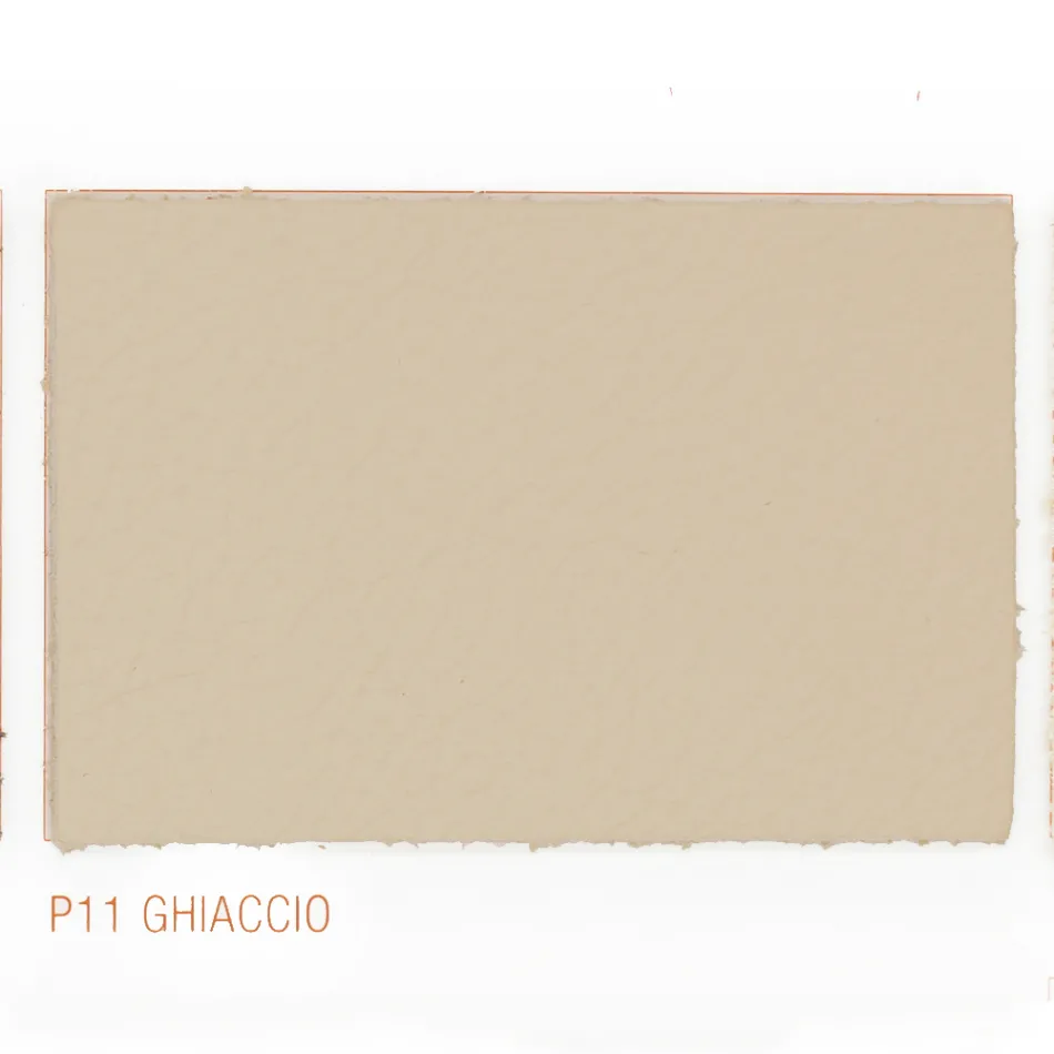 Matstol med armstöd i isfärgat läder Tillverkad i Italien - Lyanne Viadurini