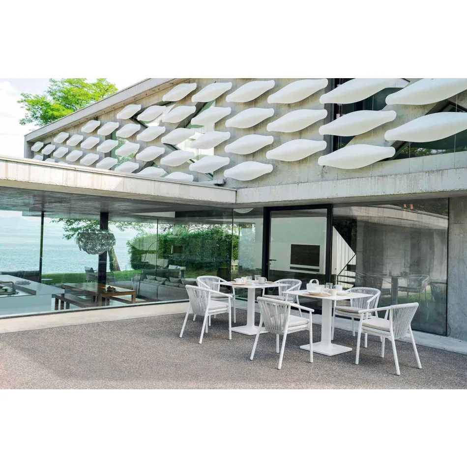 Stapelbar utomhusstol med vadderade armstöd H 73cm - Smart av Varaschin Viadurini