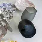 Rött eller vitt vinbägarset i färgat glas, 12 stycken - kant Viadurini