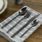 Komplett bestickset i svart stål eller koppar i 24 delar - Fayette Viadurini