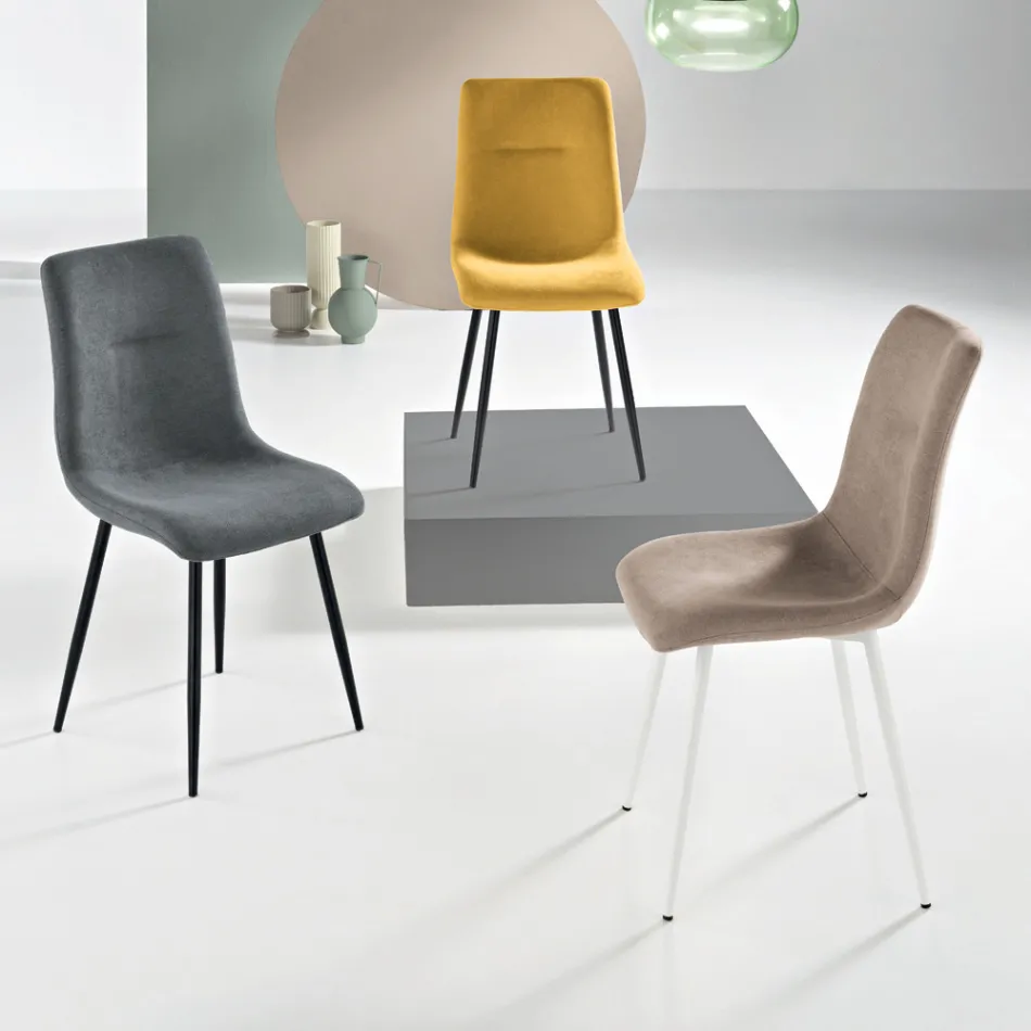 Set med 4 klädda tygstolar i vardagsrummet med metallbas - Projekt Viadurini