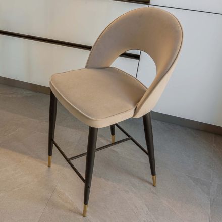 Vardagsrumspall med metallstruktur och galvaniska mässingsspetsar - Sergei Viadurini