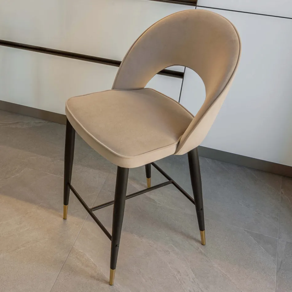 Vardagsrumspall med metallstruktur och galvaniska mässingsspetsar - Sergei Viadurini