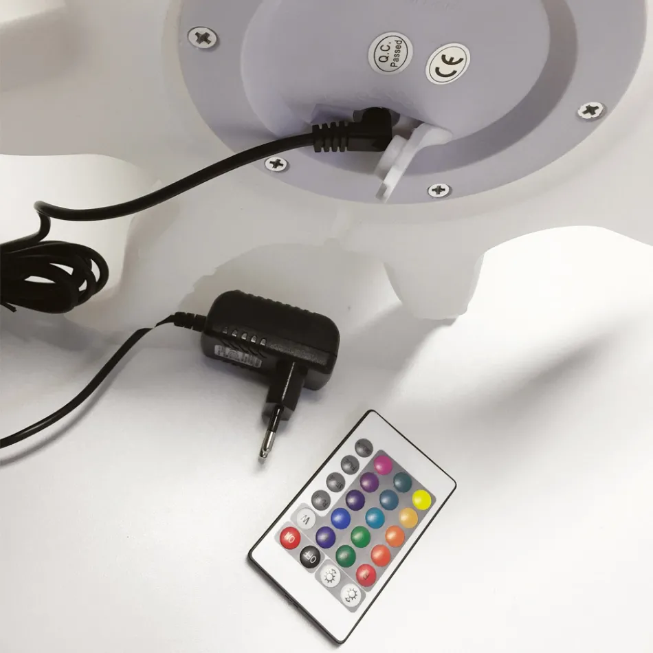 Uppladdningsbar utomhuspall i form av en hund i polypropen - Ardea Viadurini