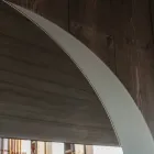 Spegel med etsad Dove Grålackerad glasbotten Tillverkad i Italien - Oregano Viadurini