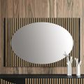 Oval väggspegel med vertikalt lamellstöd Tillverkad i Italien - Anne