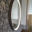 Rund väggspegel med metallram Olika färger och LED-ljus - Renga Viadurini