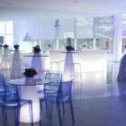 Slide Peak high table (H120) polyeten och glas tillverkad i Italien Viadurini